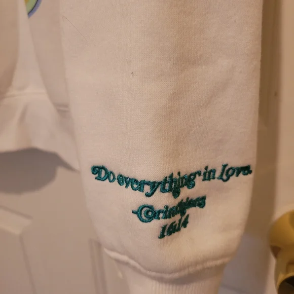 Valentines Day Hearts Graphic White Sweatshirt pullover size  Medium - Picture 9 of 14